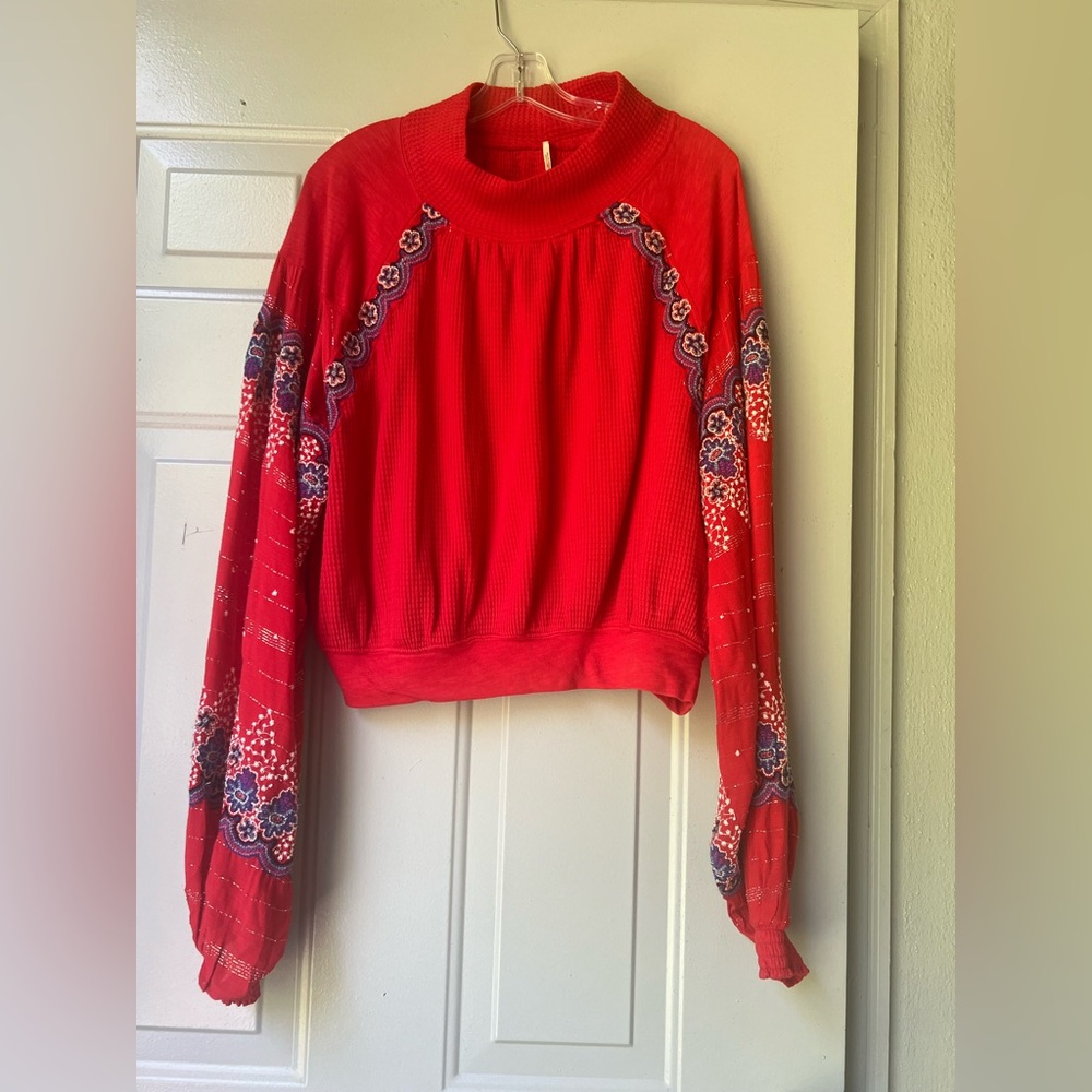 FREE PEOPLE floral embroidered thermal balloon sleeve top red size Large